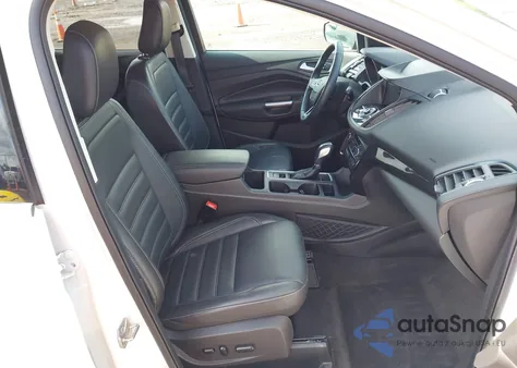 2019 Ford Escape Titanium z USA, uszkodzony, nr VIN 1FMCU9J98KUA95238